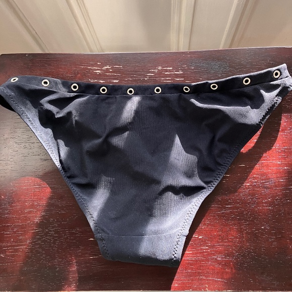 SHAN BLACK BIKINI SET WITH GROMMETS - Picture 16 of 16